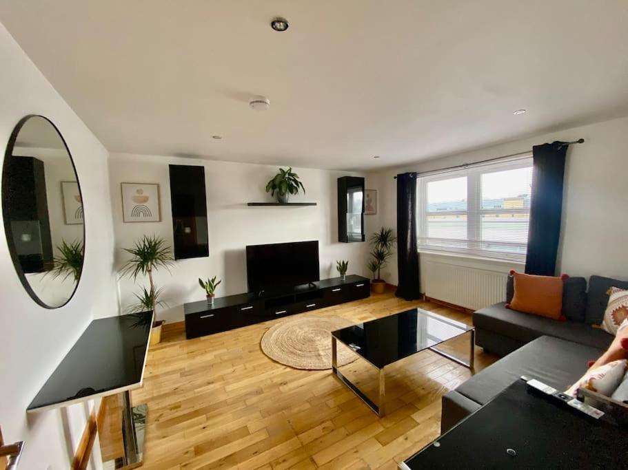 City Centre Apartment Next To Bus And Train Station Inverness Buitenkant foto
