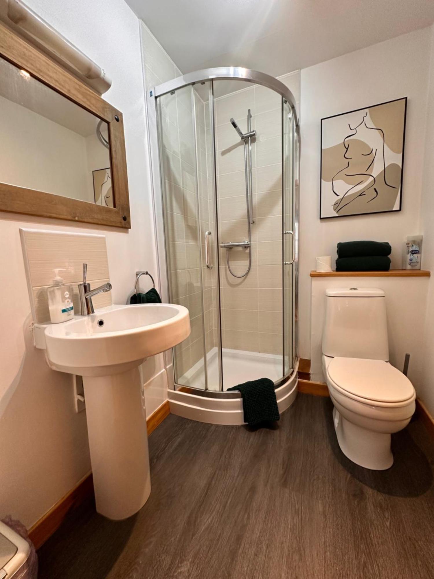 City Centre Apartment Next To Bus And Train Station Inverness Buitenkant foto