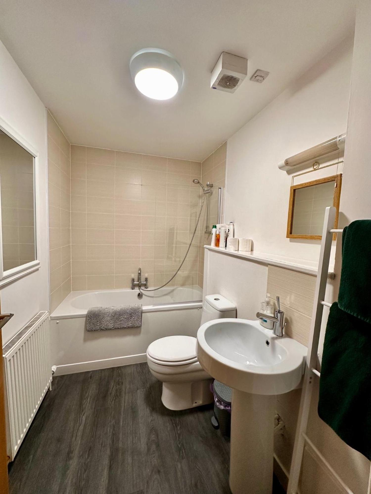 City Centre Apartment Next To Bus And Train Station Inverness Buitenkant foto
